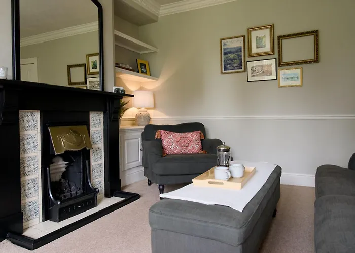 The Beeches - Chatsworth Apartment No 1 - Sleeps 4